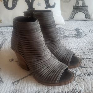 Women's Vince Camuto gray open toe Booties